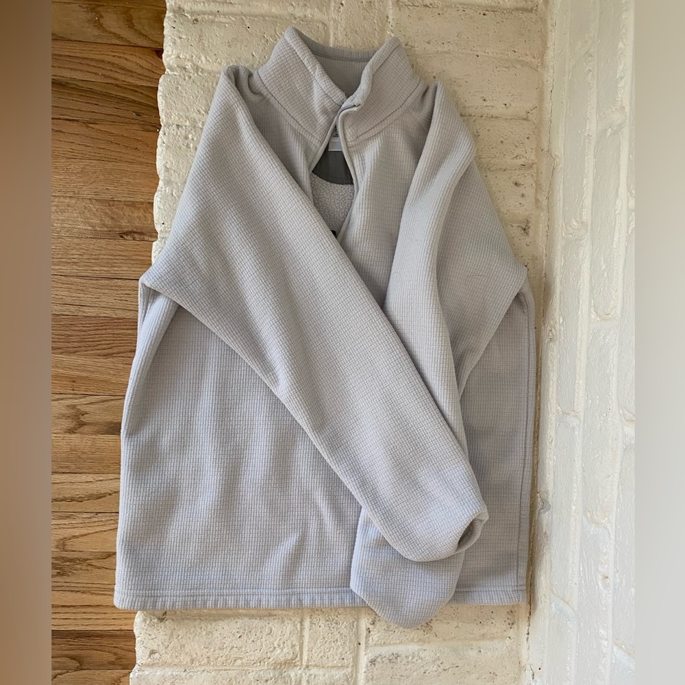Men’s north face pullover. Size medium, grayish white color.